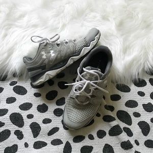 🔥⚡️Women Under Armour microG foam Size: 8.5⚡️🔥